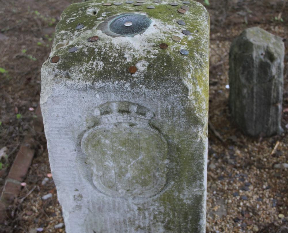 Middle Point - Mason Dixon Marker-Delmar必去景点