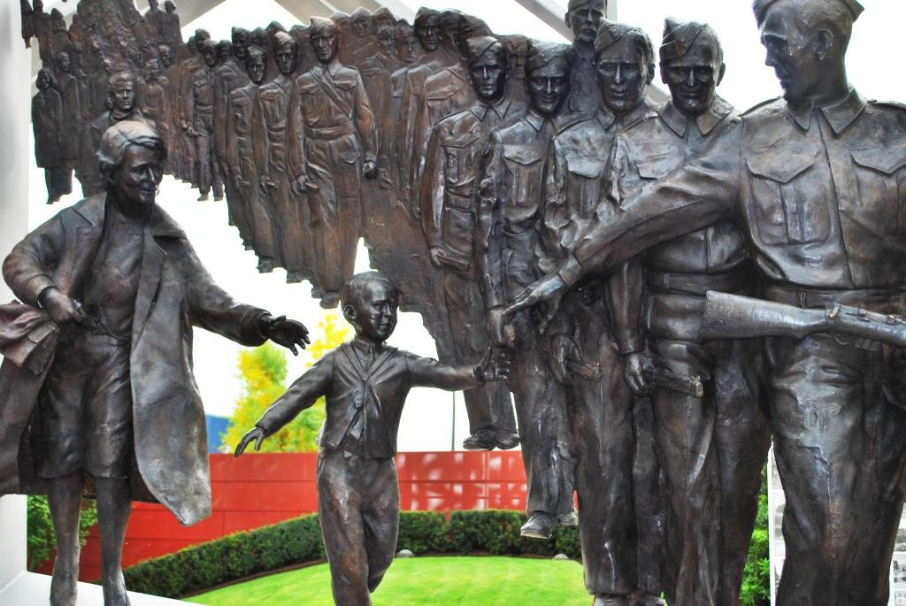 Wait for Me Daddy Sculpture景点图片