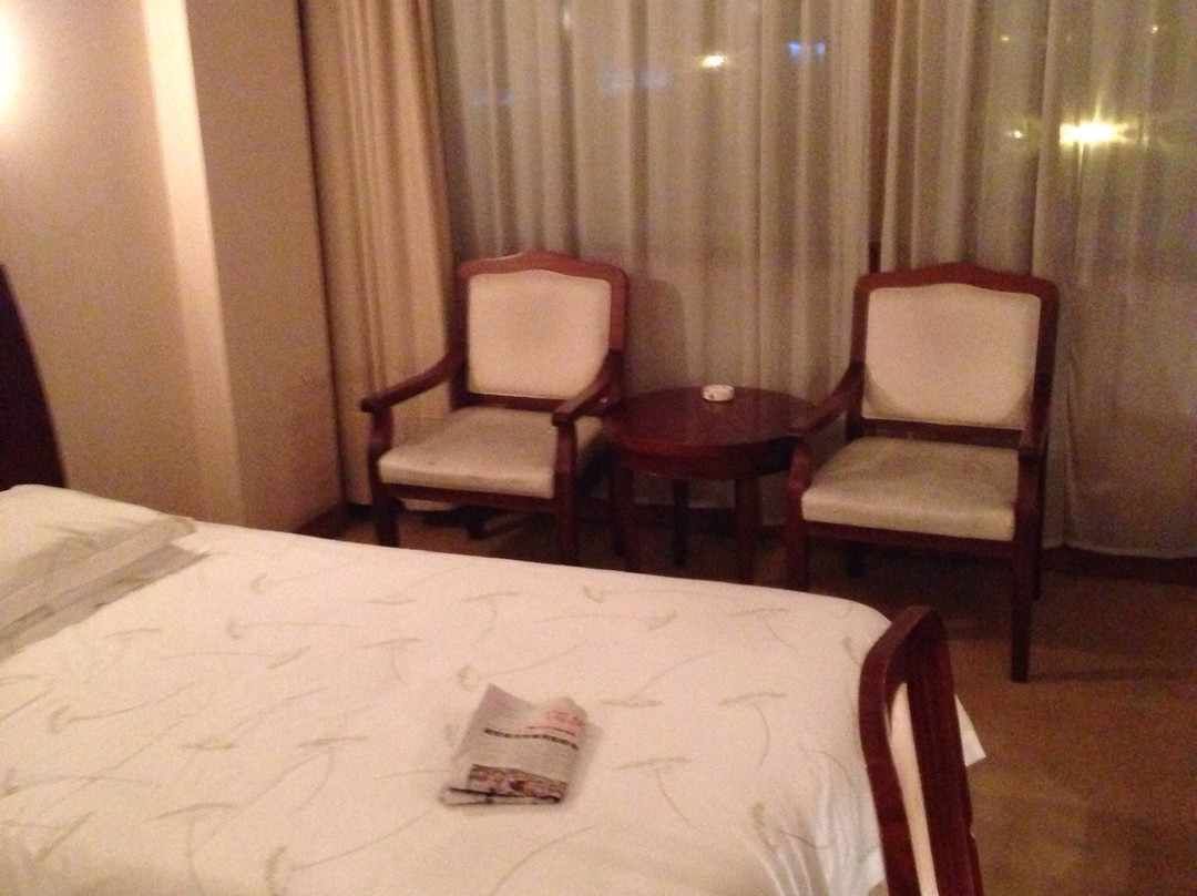 鹤群大酒店主图