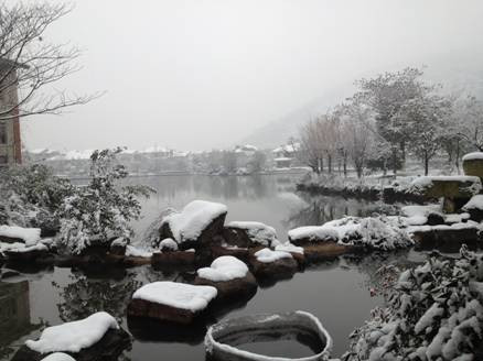 杭州世外桃源皇冠假日酒店主图