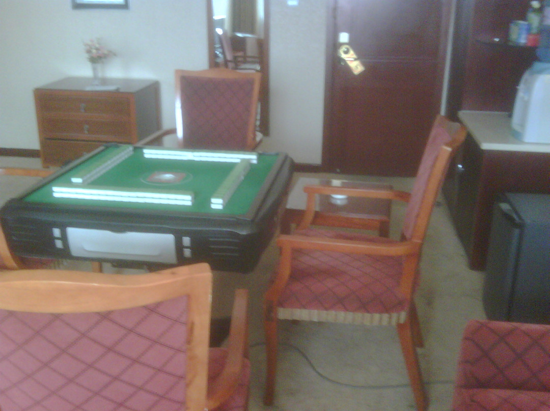 亿嘉名仕假日酒店主图