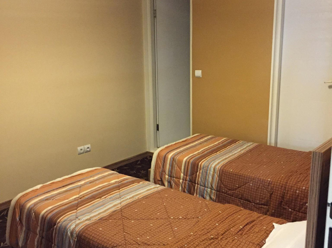 Behboud Hotel