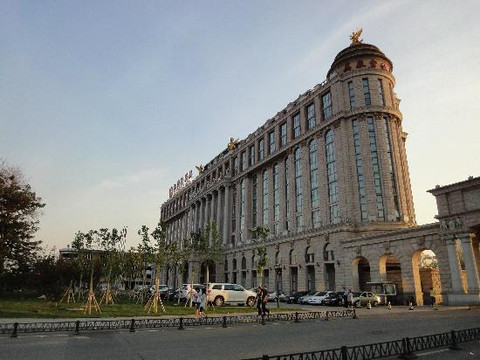 美泉宫饭店主图