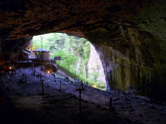Peak Cavern-Castleton必去景点