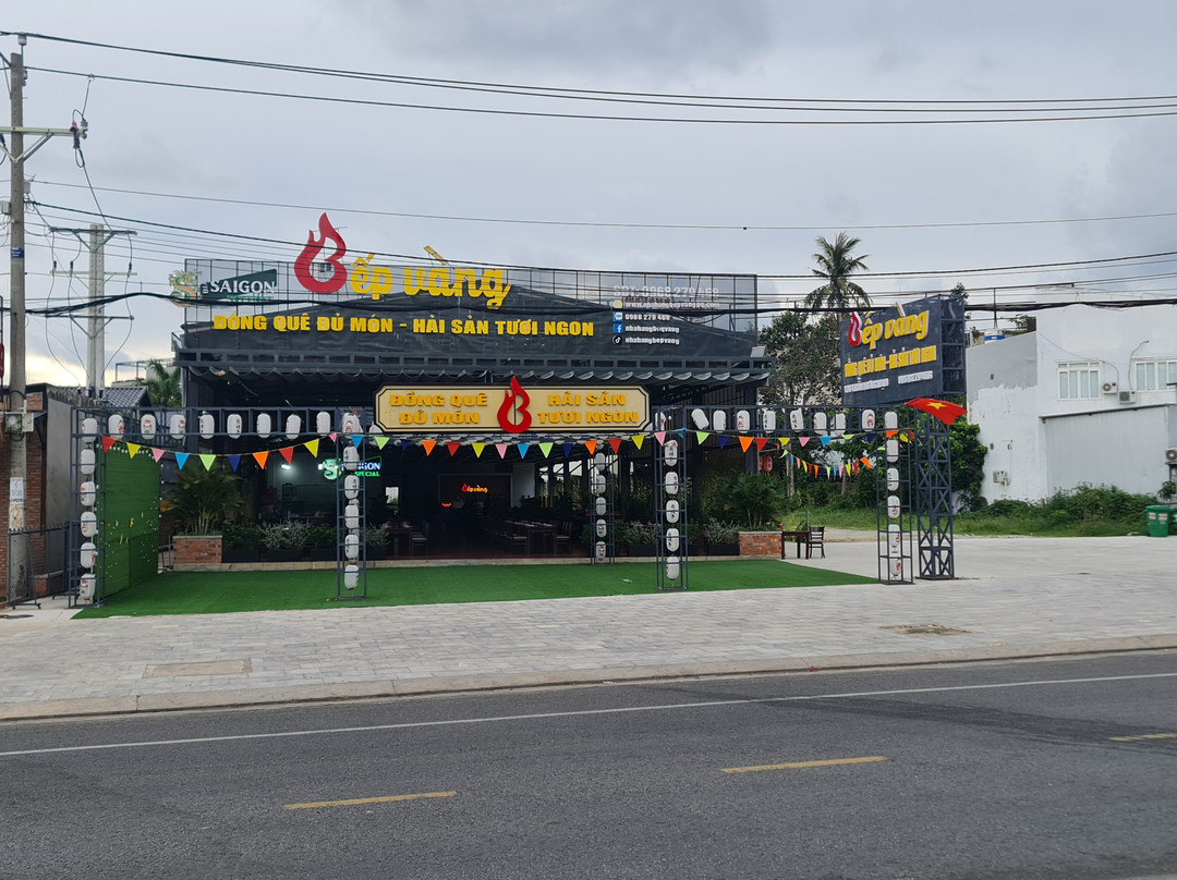 Nhà Hàng Bếp Vàng