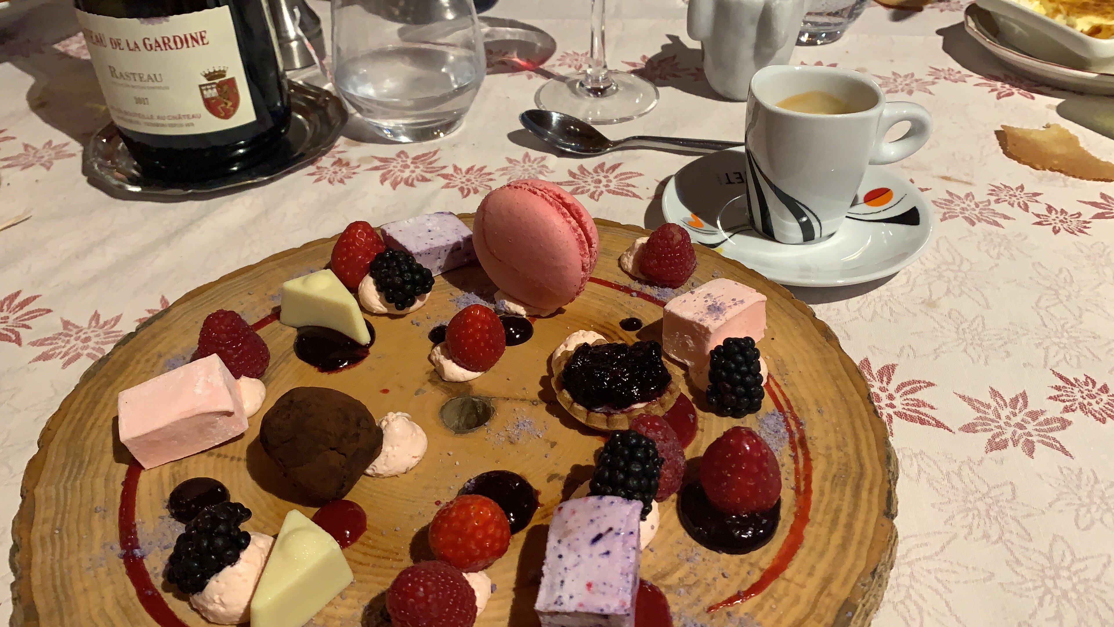 Chalet-Hôtel Neige et Roc, the Originals Relais-餐饮