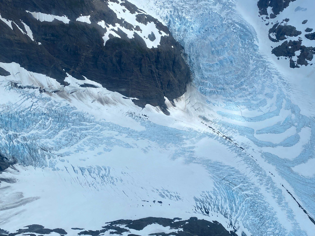 Yellowhead Heli-Tours-Stewart必去景点