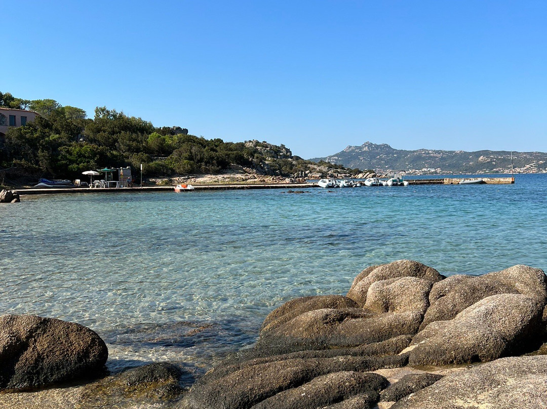 Spiaggia della Cala Li Mucchi Bianchi-Baia Sardinia必去景点