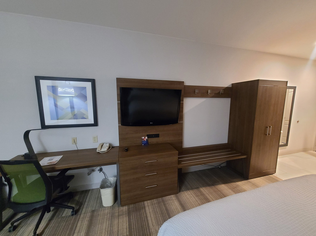 Holiday Inn Express & Suites Corona By IHG主图