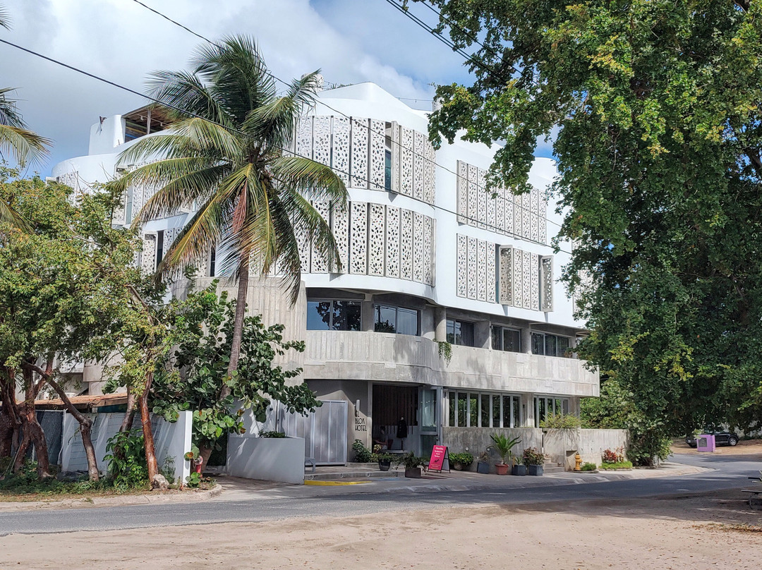 艾尔布洛克酒店主图