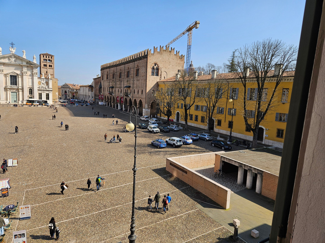 Piazza Sordello景点图片