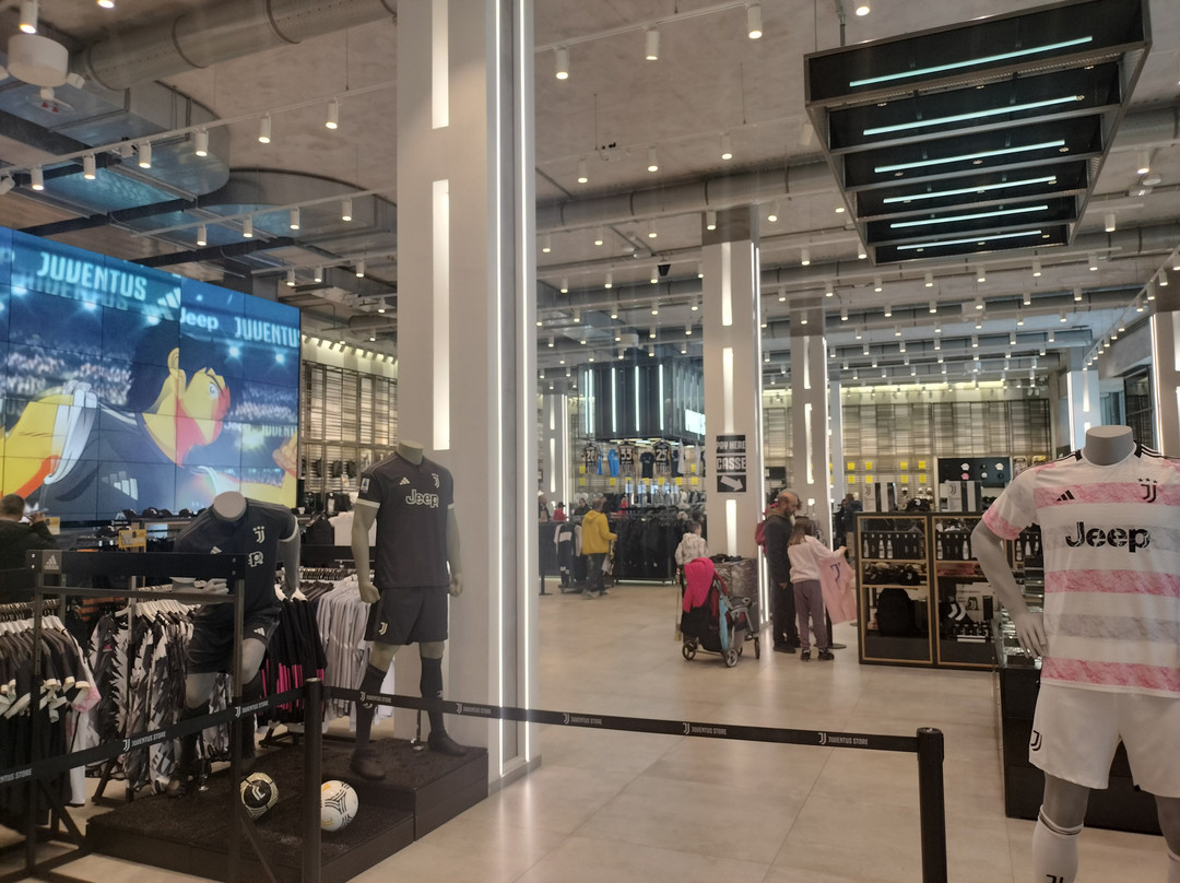 Area 12 Shopping Center景点图片