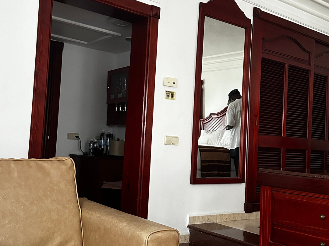 尼哥瑞尔悦宜湾酒店主图