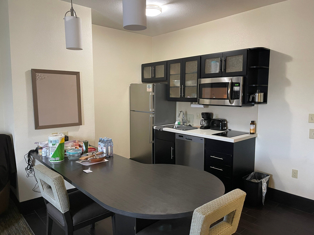 杰斐逊城烛木套房酒店主图