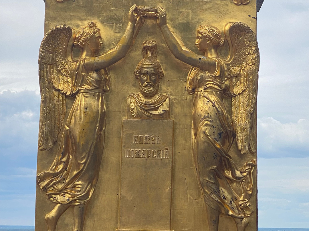 Obelisk to Minin and Pozharskiy景点图片