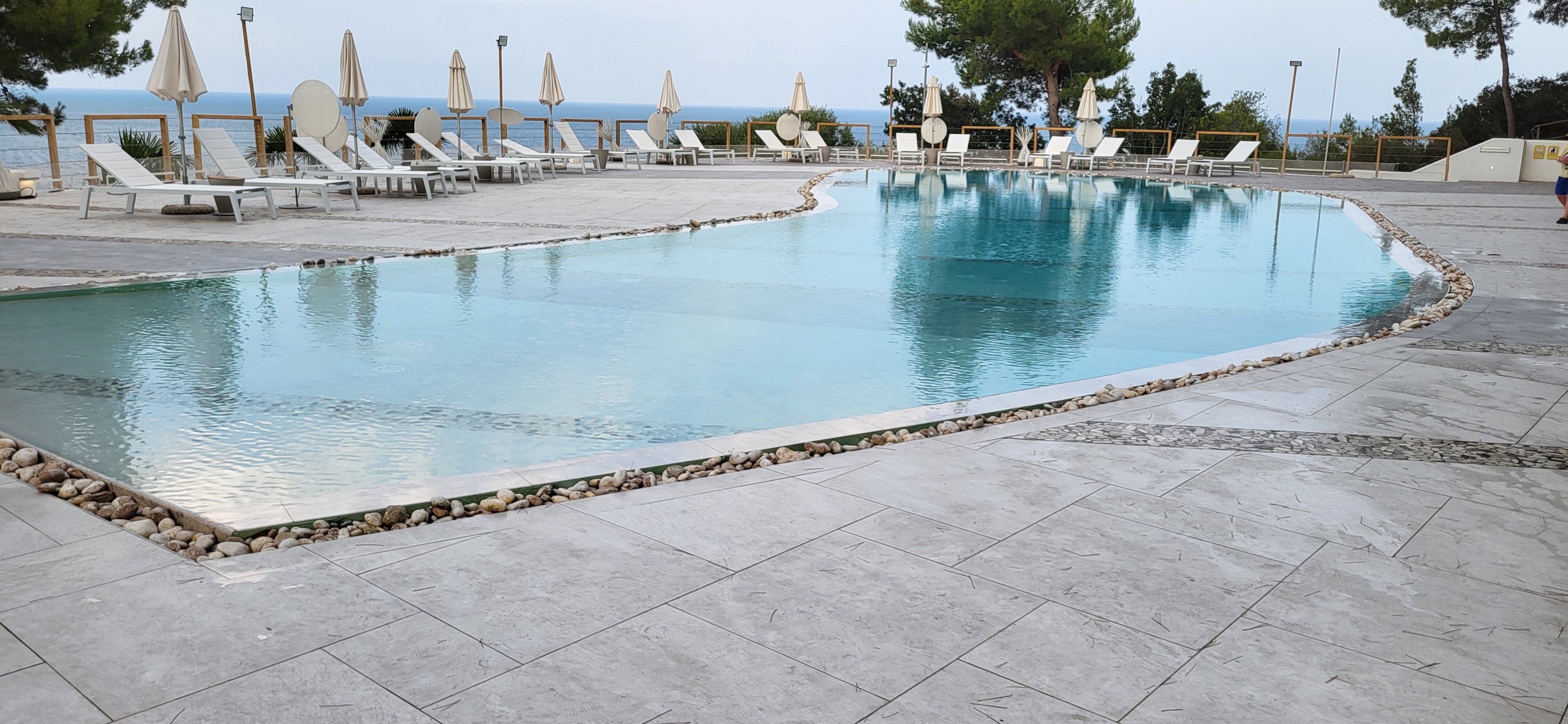 Hotel Baia dei Faraglioni-泳池