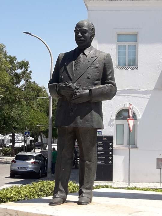 Estátua Do Comendador Rui Nabeiro景点图片