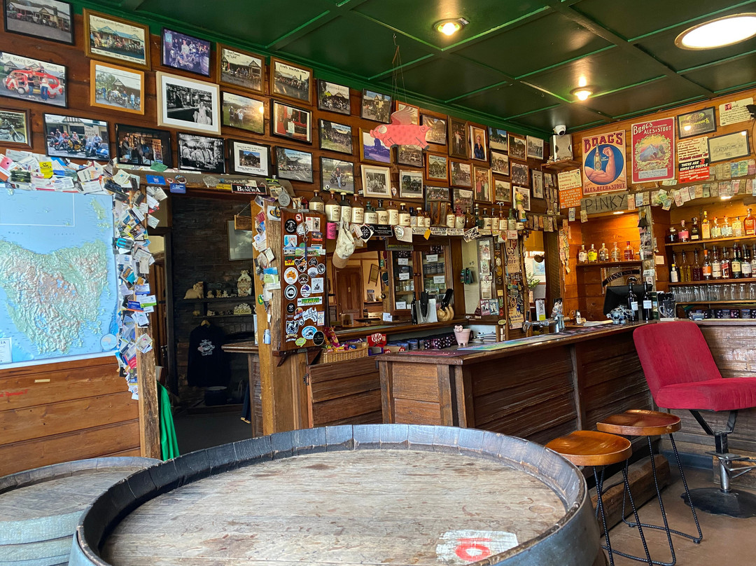 Pub in the Paddock主图