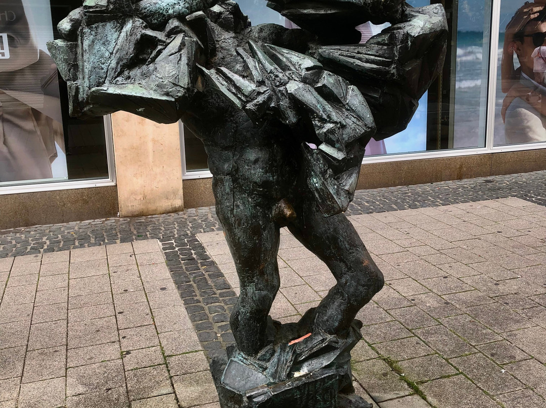 Skulptur Der Bedrängte