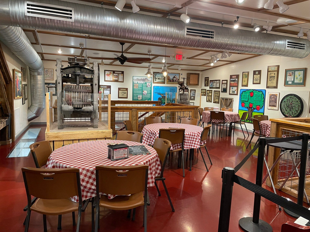 Fly Creek Cider Mill & Orchard景点图片