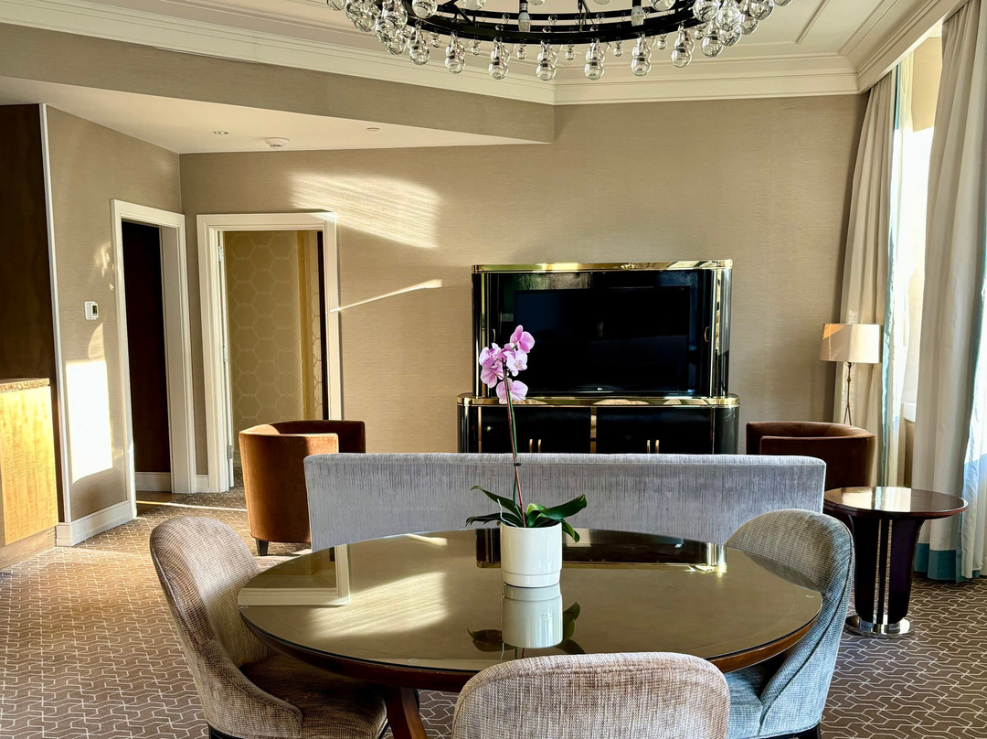 里滕豪斯酒店主图