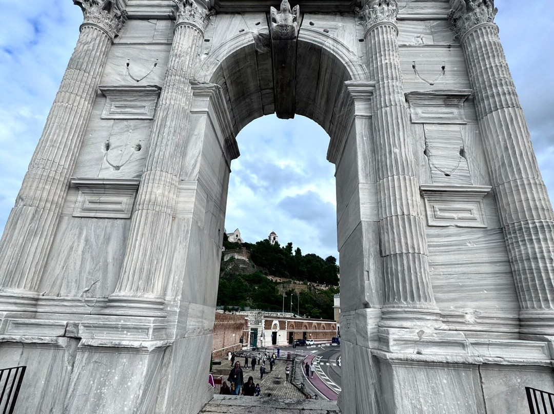 Arco di Traiano-安科纳必去景点