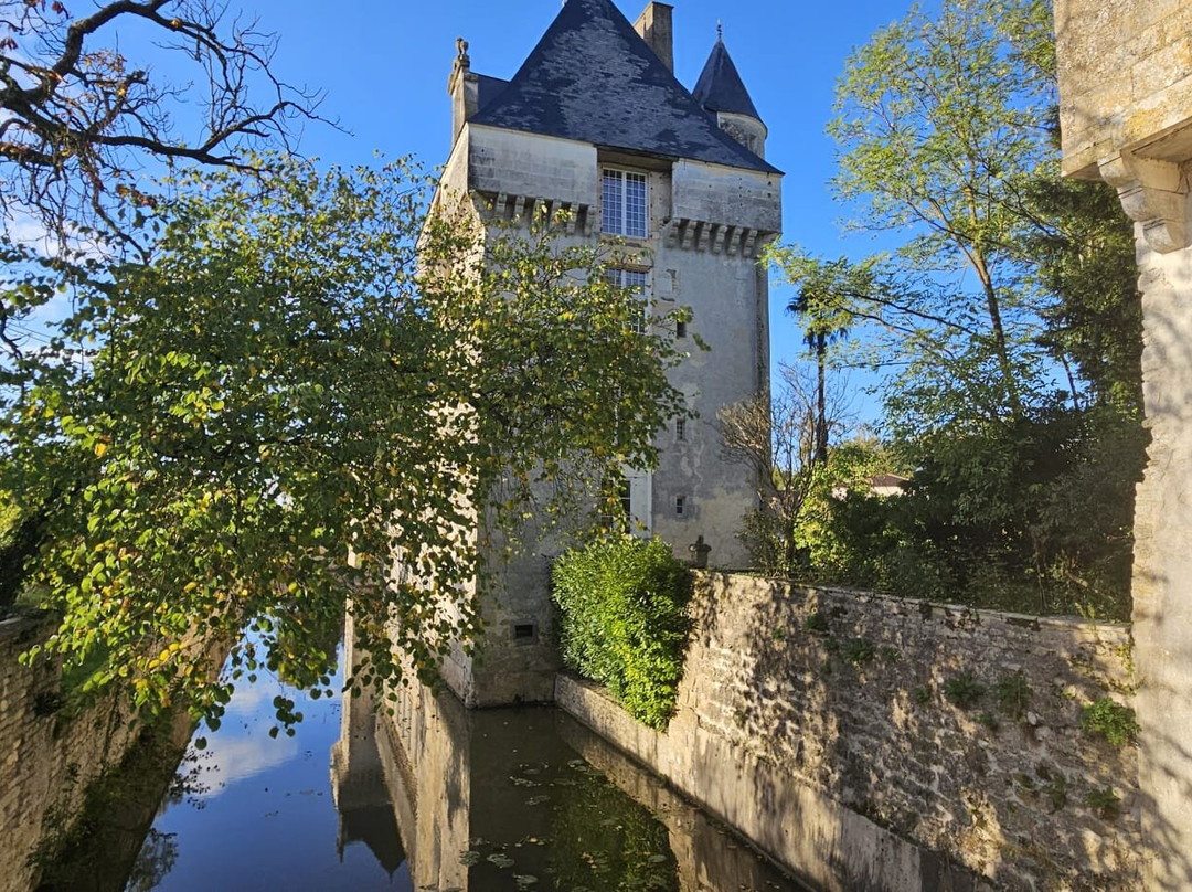 Château De Mornay 17-Saint Pierre de l'Ile必去景点