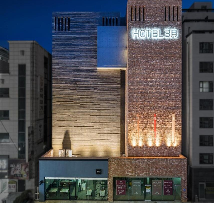Hotel March