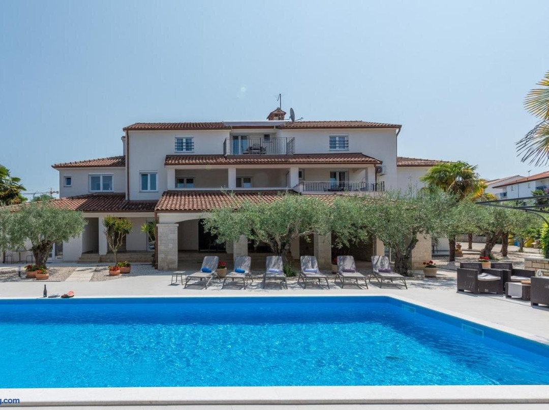 Villa Hope - Apartments with Shared Pool