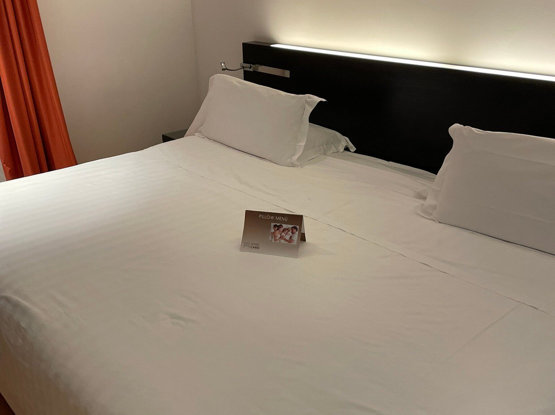 卡德国际酒店主图