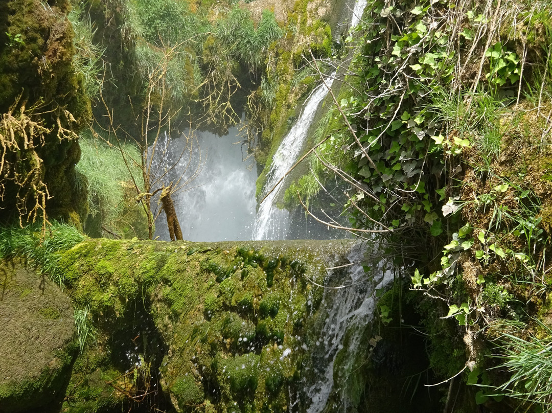 Provalije Waterfall景点图片
