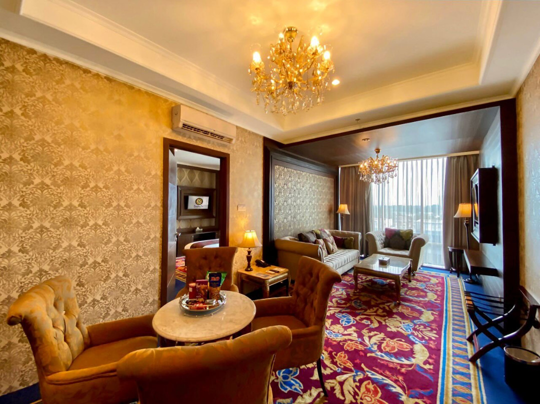 Sapphire Sky Hotel BSD City主图