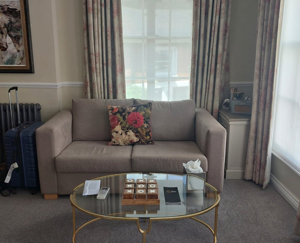 The White Horse Hotel主图