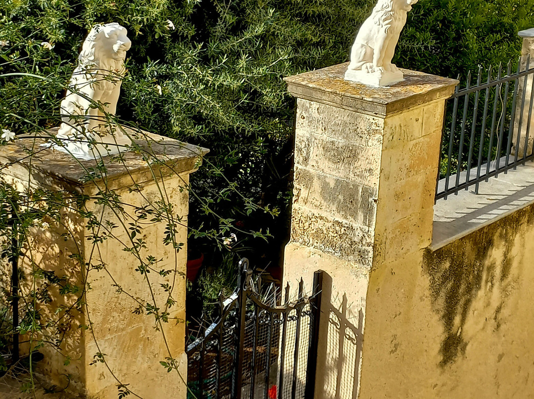 Antouanetta Apartments主图