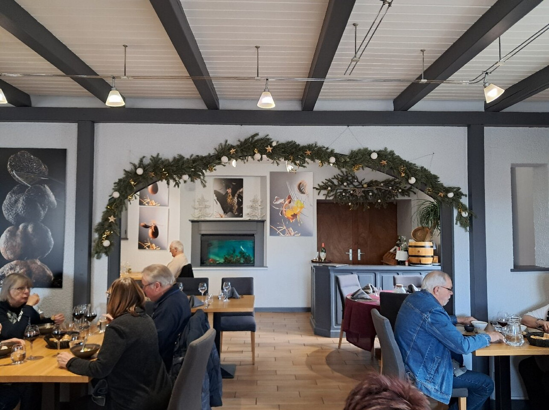 欧湖餐厅酒店主图