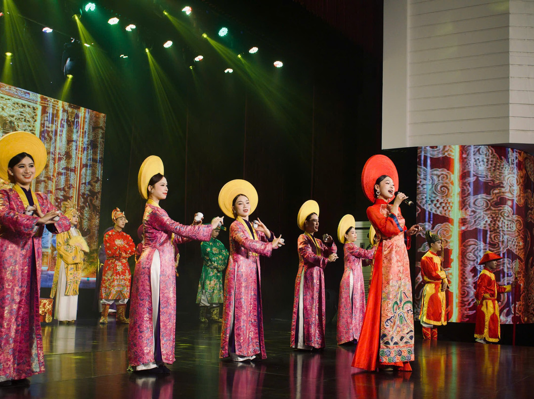 Ao Dai Show Da Nang