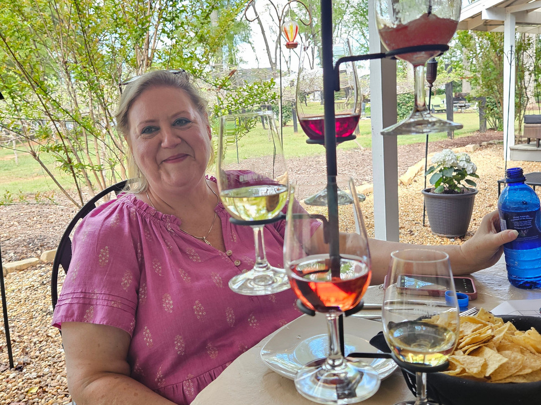 Nutwood Winery Tasting Room & Vineyard Cafe-拉格兰奇必去景点