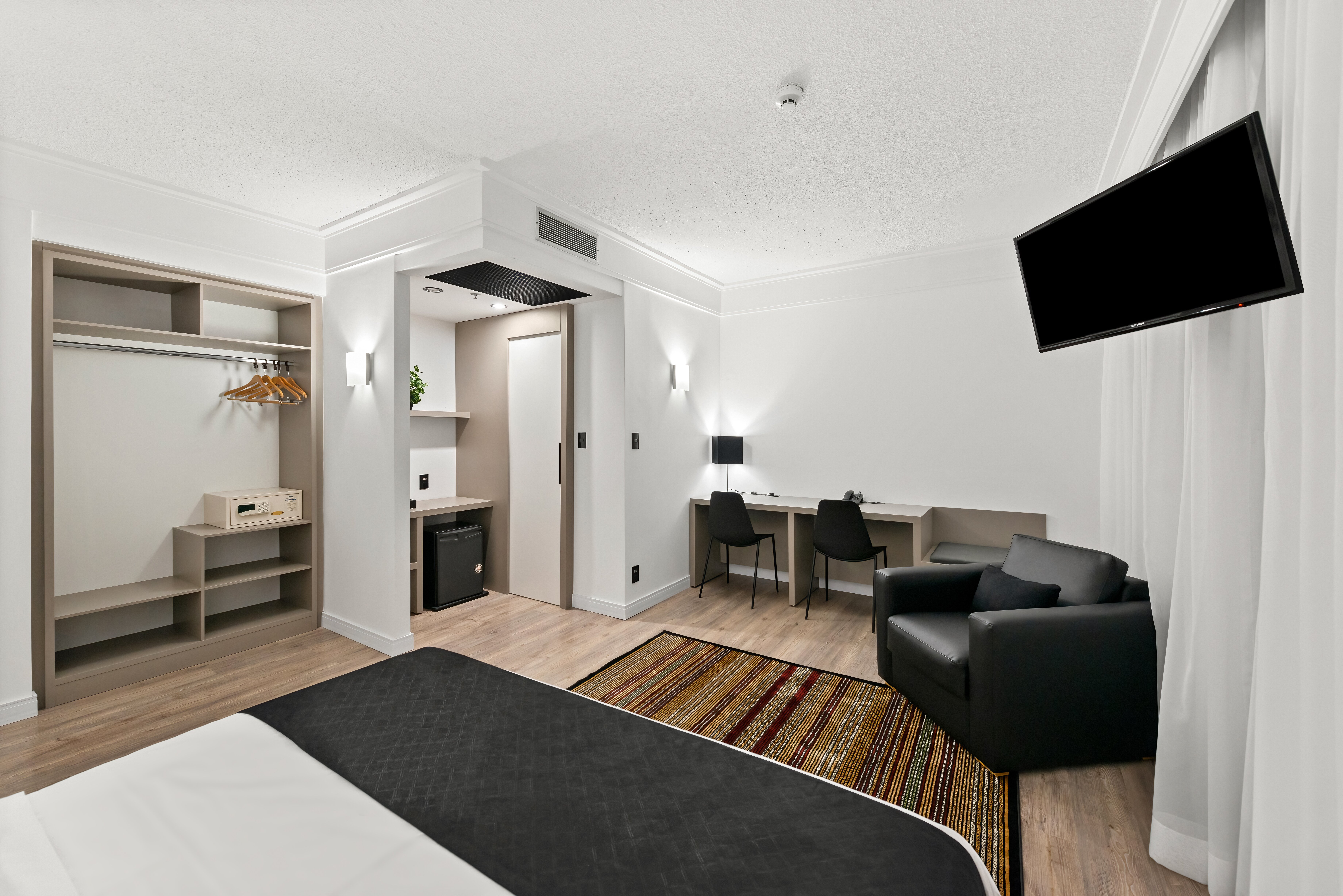 斯拉维罗噶鲁尔豪斯酒店-客卧