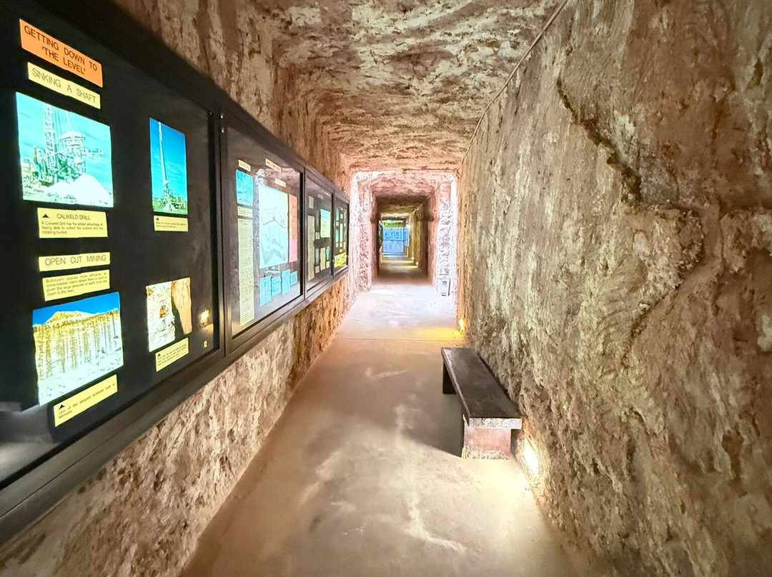 沙漠洞穴旅馆主图