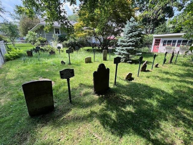 Voorhis Family Burial Grounds景点图片