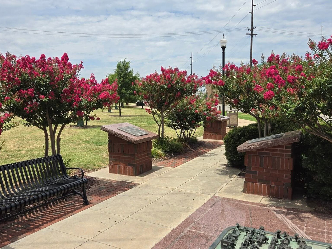 James Garner Statue-诺曼必去景点