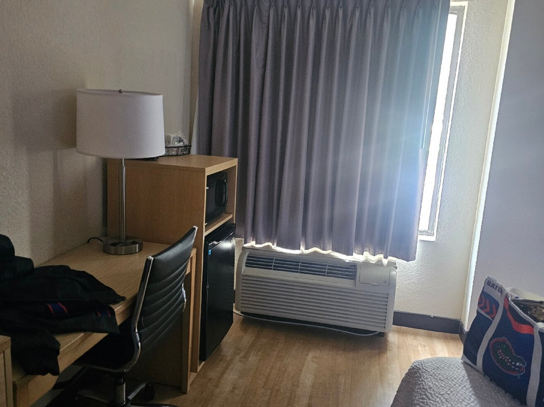 Red Roof Plus + Gainesville主图