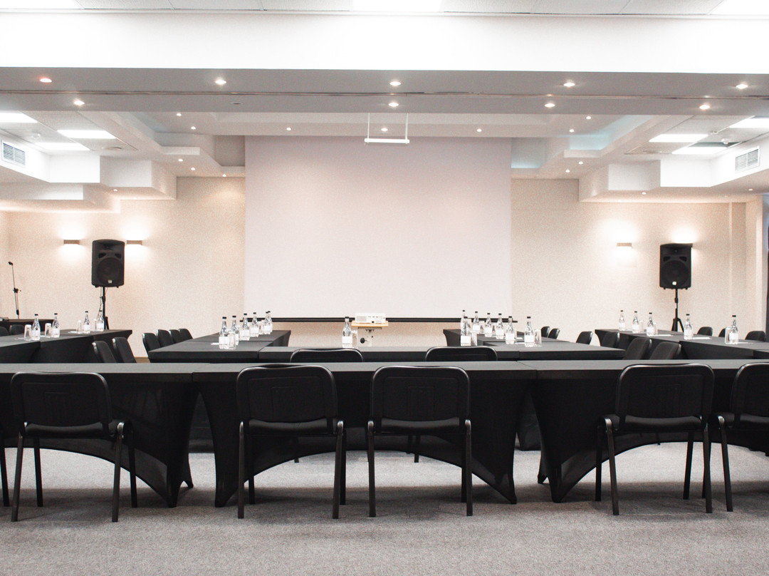 Ocean Breeze Hotel主图