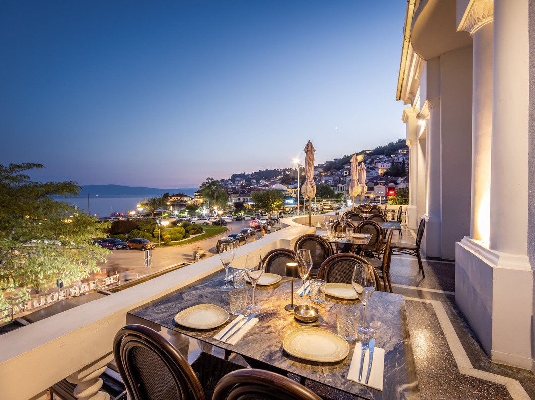 The HarbouR Club