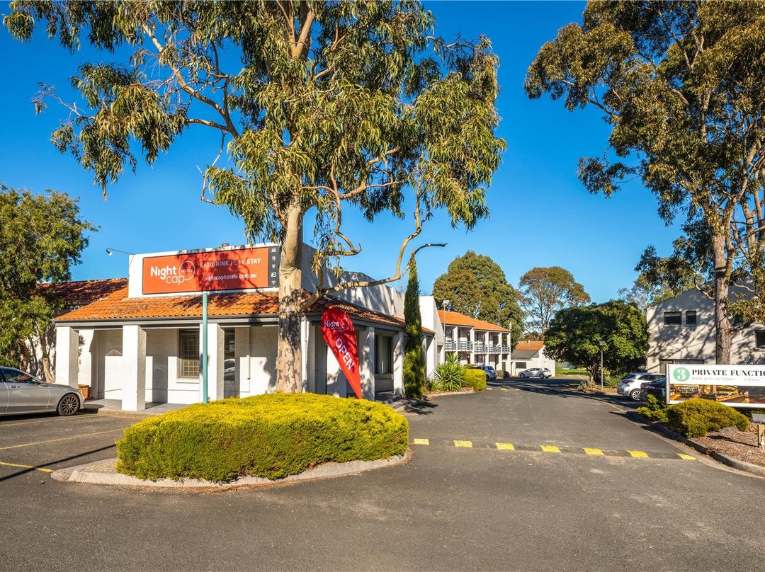 Nightcap at Ferntree Gully Hotel主图