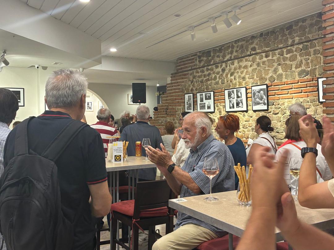 Pressphoto Club - Wine Bar And Gallery-索非亚必去景点