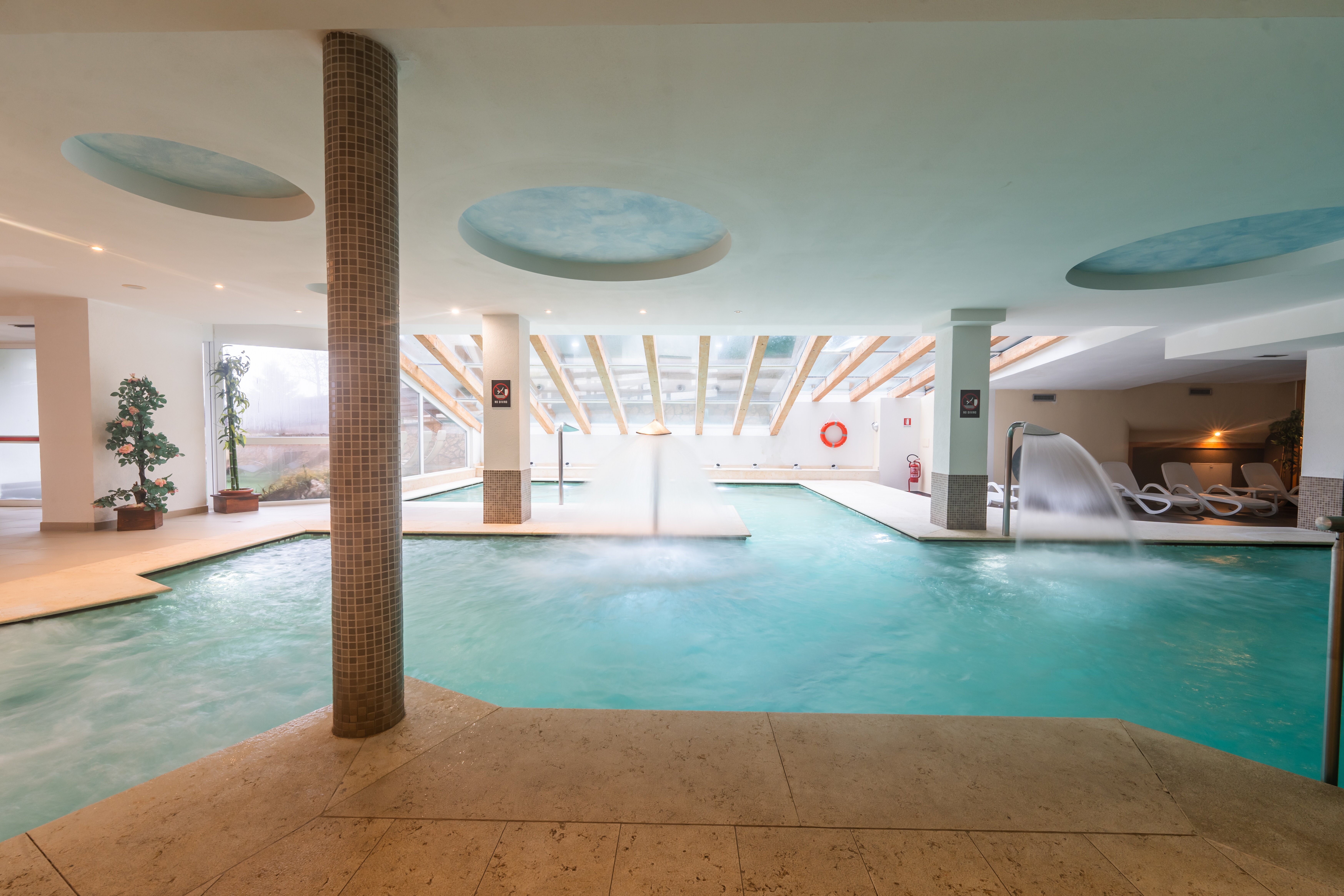 Hotel Alpine Mugon-泳池