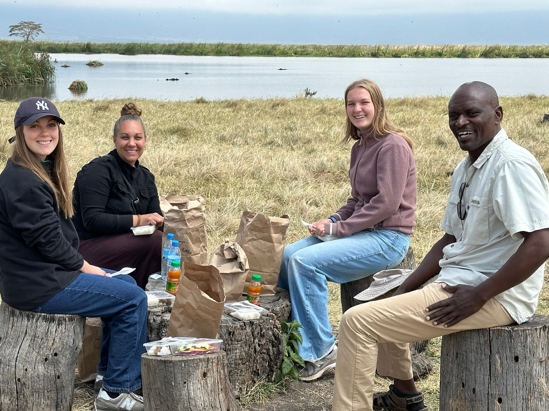 Ground Eagle Safaris-阿鲁沙必去景点