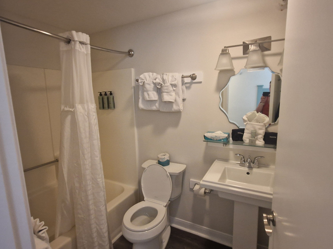 The Colonial Inn主图