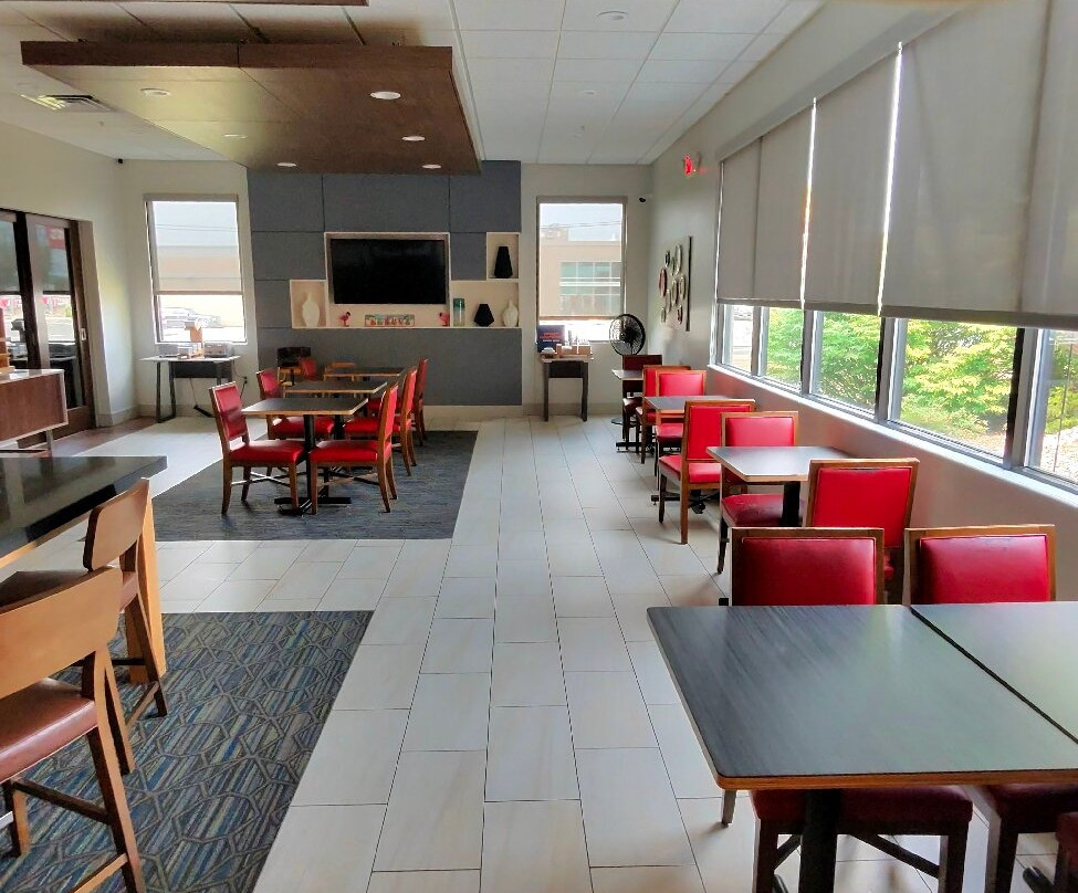 Holiday Inn Express & Suites Waterville - North By IHG主图